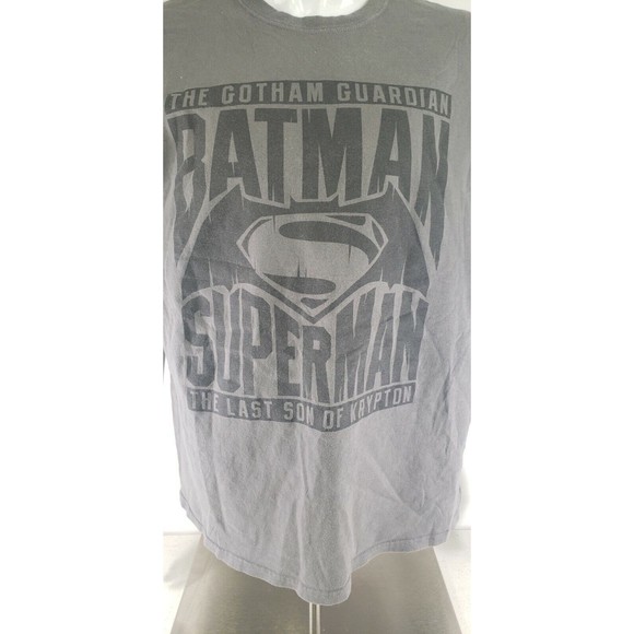 Men's Batman v Superman *Gray* T-Shirt (XL) Gotham Guardian/Last Son of Krypton - Picture 3 of 7
